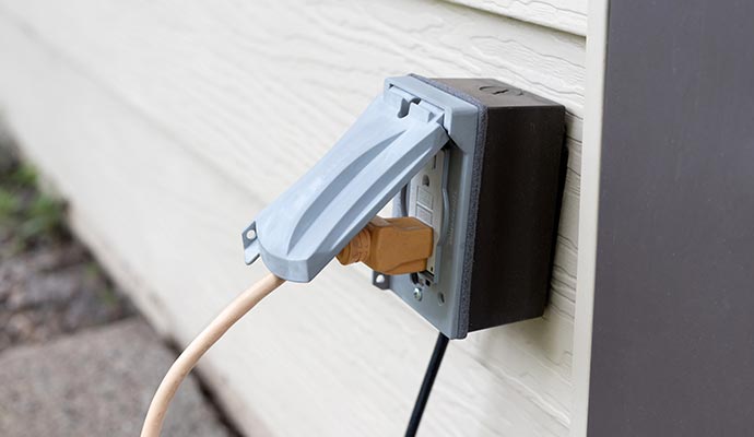 Outdoor electrical outlet
